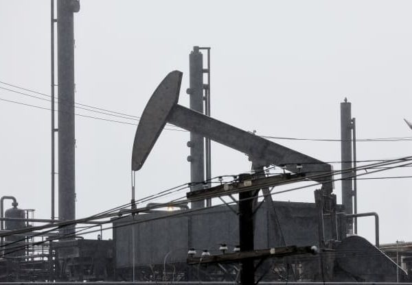 АНУ-ын түүхий нефтийн нөөц буурсантай холбоотойгоор газрын тосны үнэ өсөв